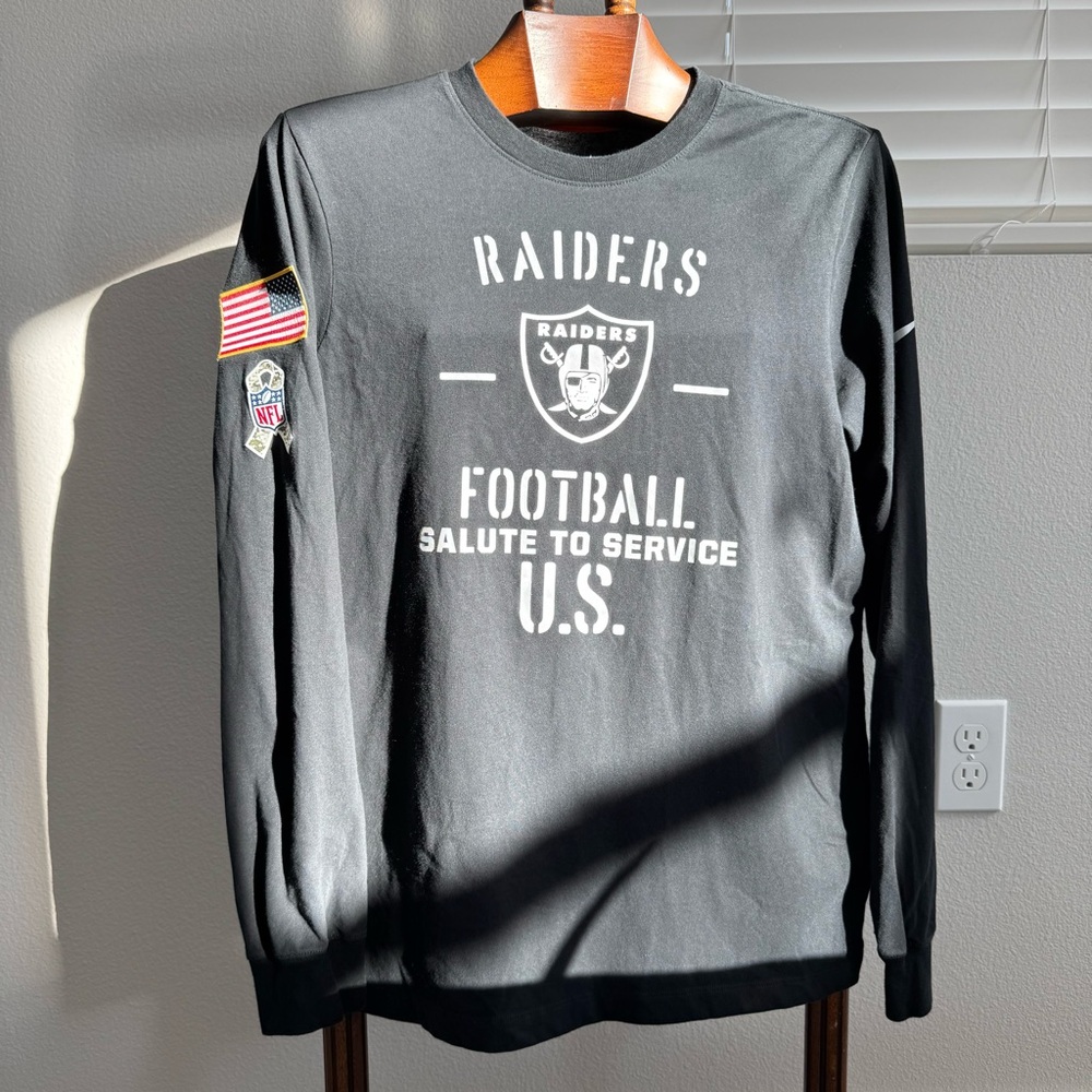 Nike NFL Las Vegas Raiders Salute to Service Dri-FIT Long Sleeve Shirt Medium